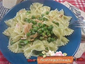 farfalle piselli e salmone ricetta