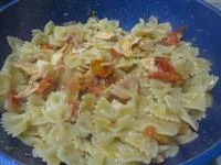 farfalle salmone e salsa alle noci immagine 3