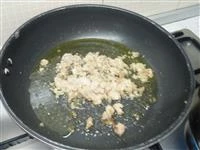 soffritto di cipolla e tonno per farfalle