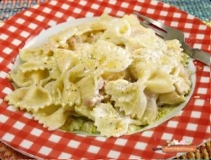 farfalle tonno panna e zafferano pronte da servire