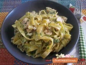 fettuccine al pesto di rucola e salmone ricetta