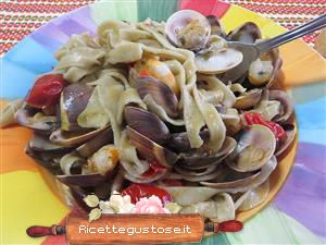 fettuccine vongole gamberi pesto rucola