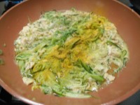 Aggiunta di curcuma e pepe