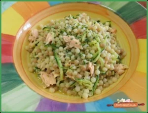 Fregola sarda con zucchine salmone e pecorino piatto pronto