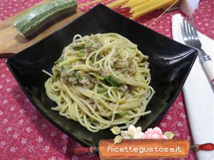 spaghetti al tonno zucchine melanzane