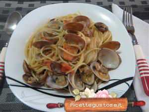 spaghetti vongole e crema pistacchio