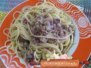 spaghetti alle vongole e radicchio