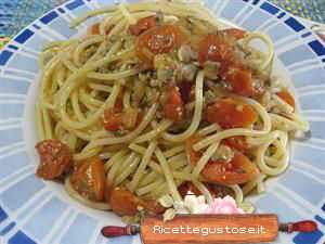 spaghetti alle vongole pomodori e pesto