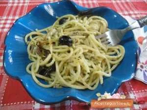 spaghetti aringa pesto finocchietto marino ricetta