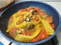spaghetti cozze e peperoni immagine 5