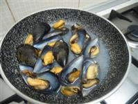 spaghetti cozze e zucchine immagine 1
