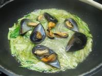 spaghetti cozze e zucchine immagine 3