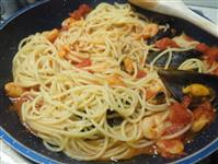 spaghetti cozze e gamberetti immagine 5