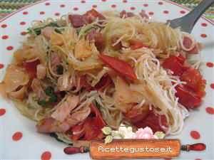spaghetti di riso rucola e salmone
