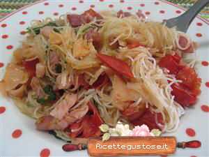 spaghetti di riso rucola e salmone