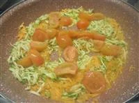 spaghetti di riso salmone e verdure immagine 2