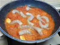 spaghetti mazzancolle e pomodorini immagine 2