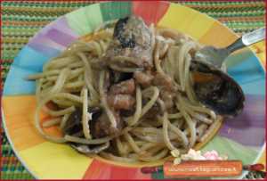 spaghetti quadrati cavolo rosso e tonno