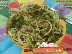 Spaghetti al tonno e pangrattato aromatico