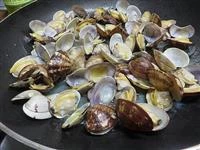 spaghetti vongole e fiori di zucca immagine 1