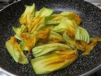 spaghetti vongole e fiori di zucca immagine 2
