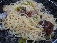 spaghetti vongole e fiori di zucca immagine 5