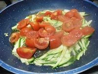 spaghetti zucchine e calamari immagine 2