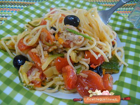 Spaghetti con zucchine e tonno