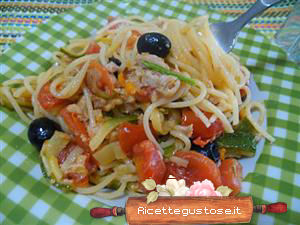Spaghetti zucchine e tonno