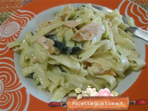 tagliatelle farina di rizo zucchine salmone