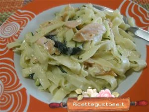 tagliatelle farina di riso zucchine e salmone ricetta