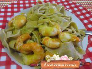 tagliatelle gamberetti e fiori di zucca