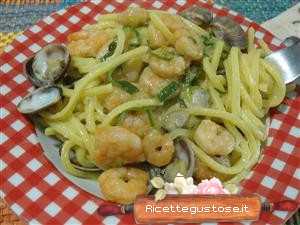 Tonnarelli zucchine gamberetti e vongole