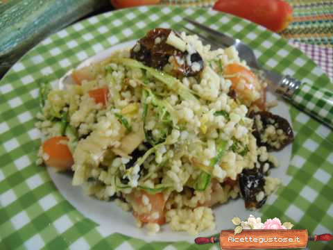 Cous cous di mais freddo con pomodorini alla brace sott' olio