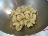 gnocchi di pane e lenticchie freddi tonno e spinaci immagine 2