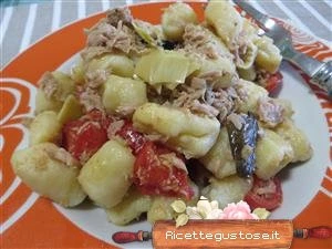 gnocchi freddi tonno e carciofini ricetta