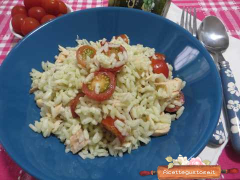 insalata di riso salmone e pesto