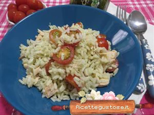 insalata di riso salmone e pesto ricetta