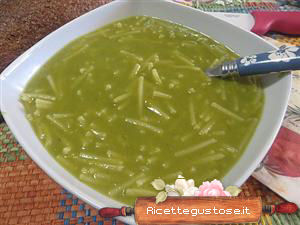 Passato di verdure freddo ai fiori di zucca