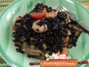 riso nero insalata verdure grigliate gamberoni