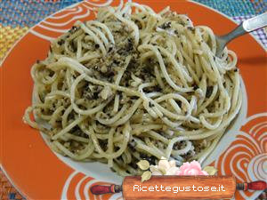 Spaghetti freddi funghi e olive