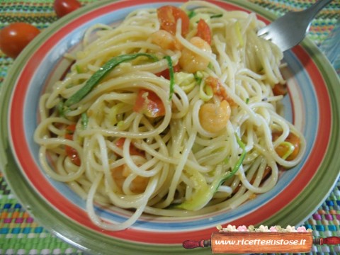 spaghetti freddi zucchine gamberetti