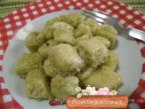ricetta gnocchi ricotta ripieni al pesto