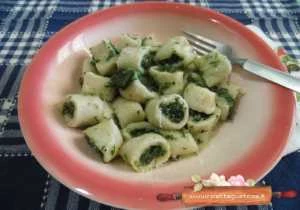foto degli gnocchi ricotta ripieni spinaci salsiccia