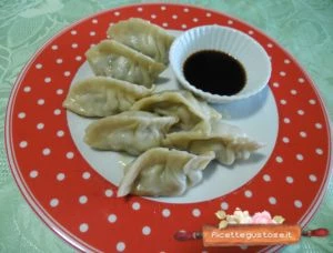 gyoza, ravioli appetitoso cavolbrocco e ricotta