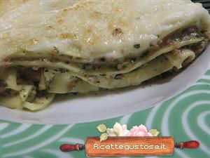 lasagna in bianco borragine e salsiccia gustosa