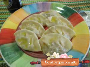 Ravioli al vapore con salsa di soia 