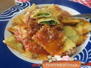 ravioli con erbe di campo e ricotta