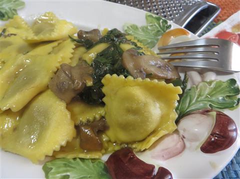 ravioli porcini e stridoli