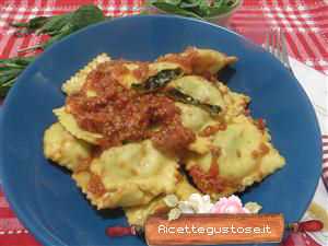 ravioli ricotta e spinaci